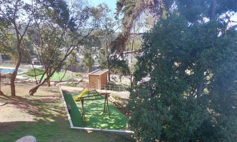 Patio, Off site, Day, Neighbourhood, Winter, Children play ground, Children play ground, Game Room, Garden, Kids's club