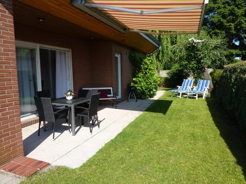 Property building, Facade/entrance, BBQ facilities, Garden, Balcony/Terrace