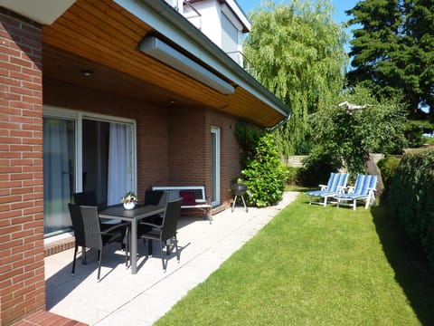 Property building, Facade/entrance, BBQ facilities, Garden, Balcony/Terrace