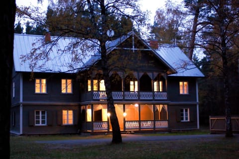 Facade/entrance, Night