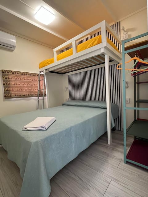 Bed, Photo of the whole room, Bedroom, bunk bed, air conditioner