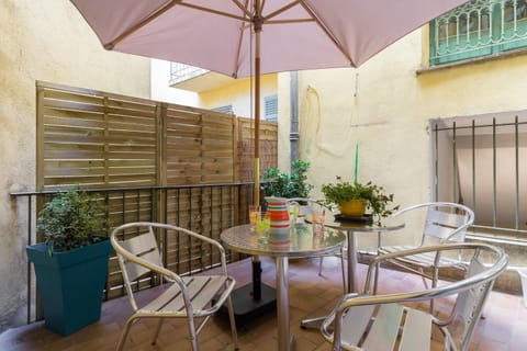 Large one bedroom flat in the Old Town Condo in Nice