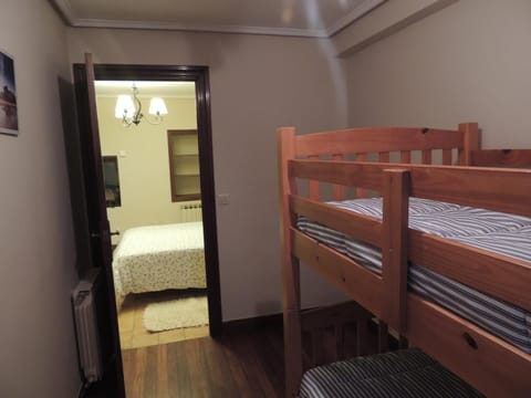 Bedroom, bunk bed