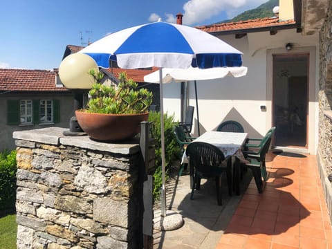 Facade/entrance, Balcony/Terrace