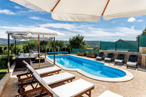 Luxury Villa Nadalina-Dicmo Villa in Split-Dalmatia County