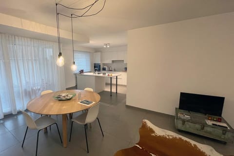 Apartment with free covered parking - City Center Condo in Ghent