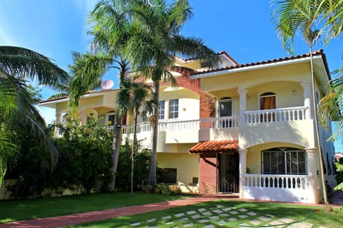 Facade/entrance, Garden