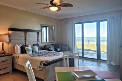 Beach Condo Unit #103 Maison in Daytona Beach Shores
