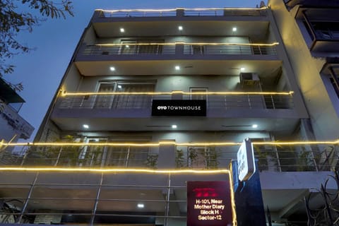 Townhouse 1375 DSR Classic Hotel in Noida