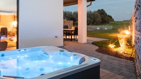 Property building, Hot Tub, Swimming pool