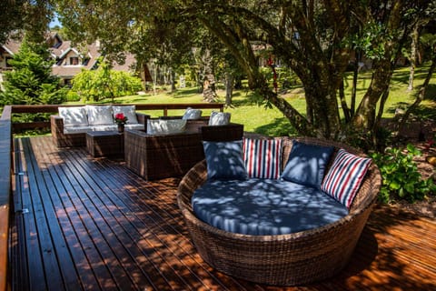 Spring, Day, Garden, Seating area, Garden view