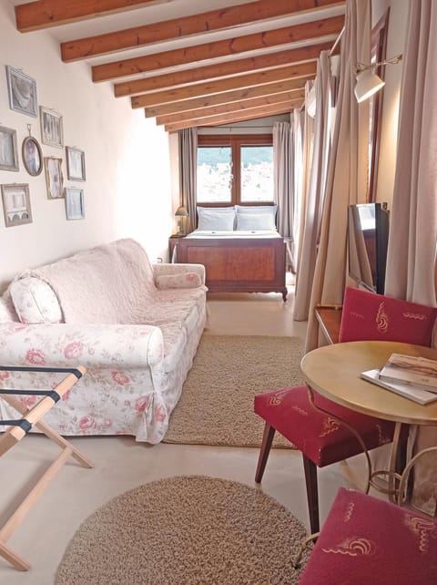 Old-Town Roof-Garden Suite Apartment in Kavala