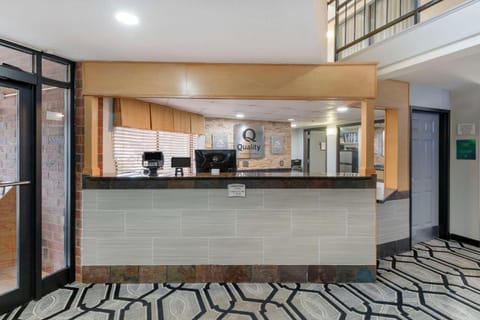 Quality Inn & Suites Mayo Clinic Area Hotel in Rochester