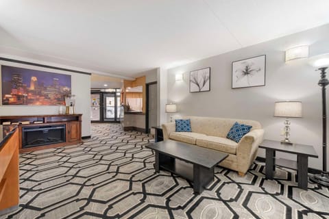 Quality Inn & Suites Mayo Clinic Area Hotel in Rochester