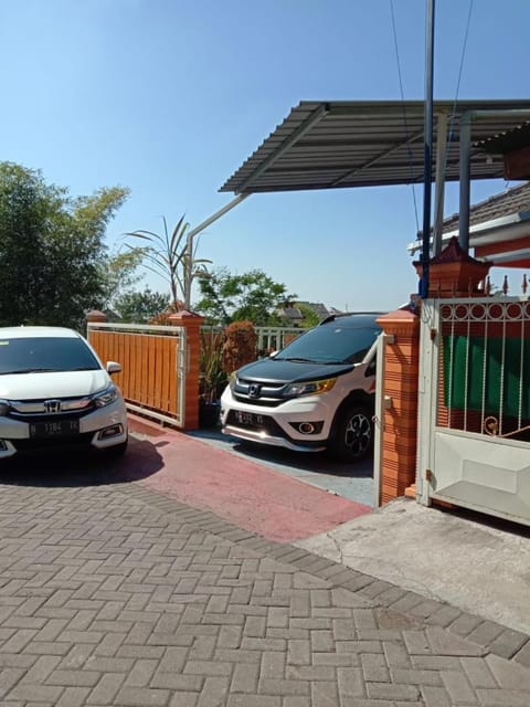 Homestay Andari House in Batu