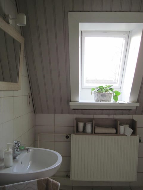 Bathroom, Photo of the whole room