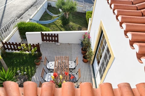 Surf Lodge - Villa dos Irmãos Bed and Breakfast in Lisbon District