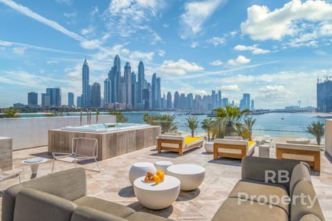 FIVE Palm Beach Villa - Three Floors, Private Pool, Jacuzzi Villa in Dubai