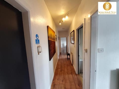 4 Bedroom Apt at Sensational Stay Serviced Accommodation Aberdeen - Roslin Street Apartamento in Aberdeen