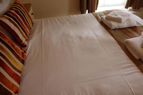 Lion Hotel & Studio Apartments Hotel in Criccieth