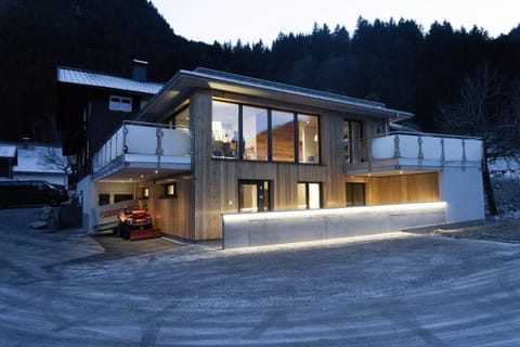 Property building, Facade/entrance, Winter