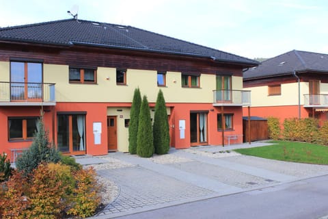 Property building, Facade/entrance, Autumn, Parking