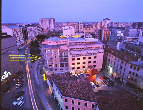 Facade/entrance, Bird's eye view, City view