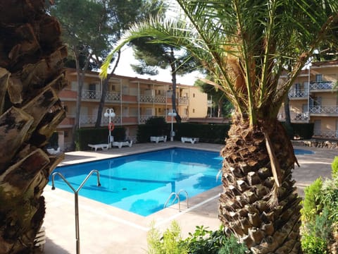 Property building, Pool view