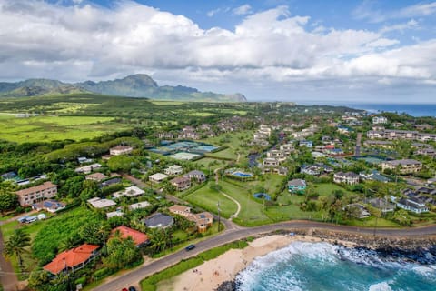 Property building, Day, Neighbourhood, Natural landscape, Bird's eye view, Mountain view, Location