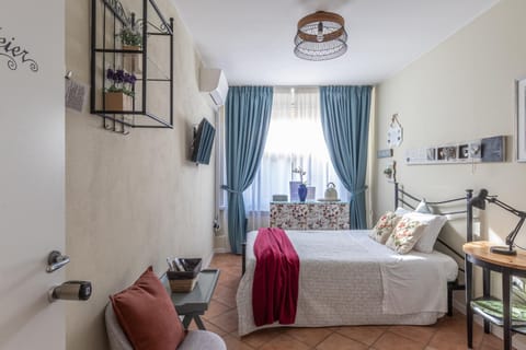 Bed, TV and multimedia, Bedroom, air conditioner