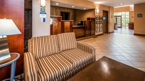 Best Western Plus The Inn & Suites at the Falls Hotel in Hudson Valley