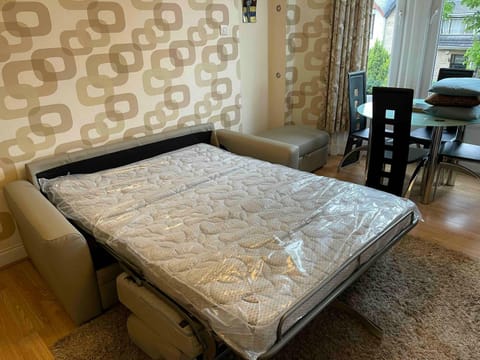 Scotstoun 1 Bed Flat Apartment in Glasgow