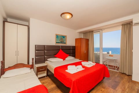 Bed, Photo of the whole room, Sea view