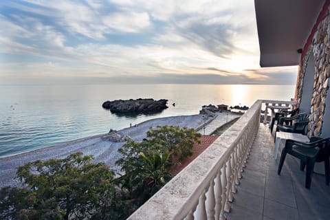 View (from property/room), View (from property/room), Balcony/Terrace, Decorative detail