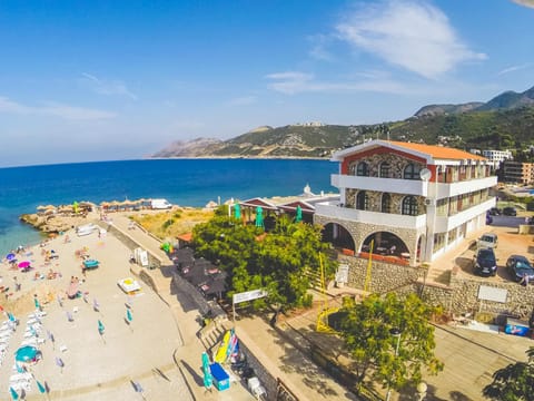 Property building, Facade/entrance, Bird's eye view, Balcony/Terrace, Beach