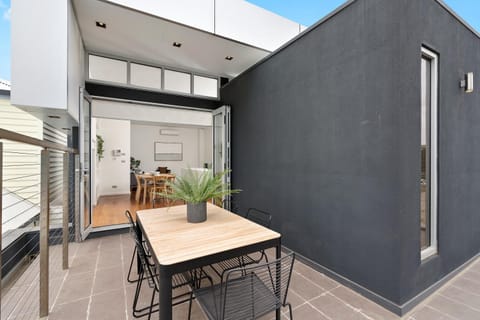 Cogens Two Bedroom Townhouse Maison in Geelong
