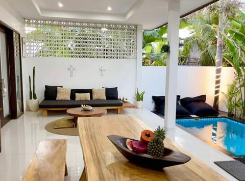 Dining area, Garden view, Pool view