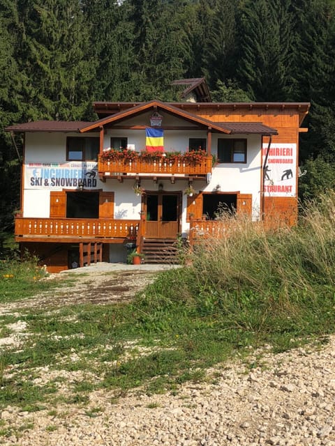 Cabana Bradul Skiland Bed and Breakfast in Brasov