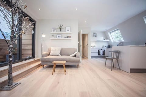 Stylish Wood Street Apartment Condo in Bath