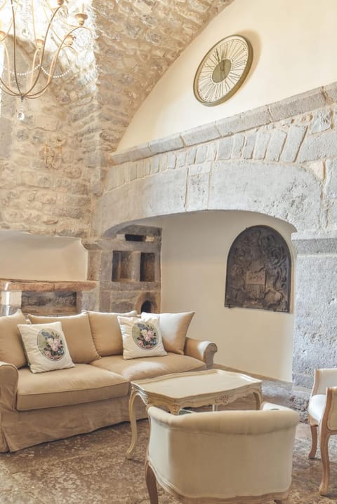 Château De Chaussy House in Provence-Alpes-Côte d'Azur