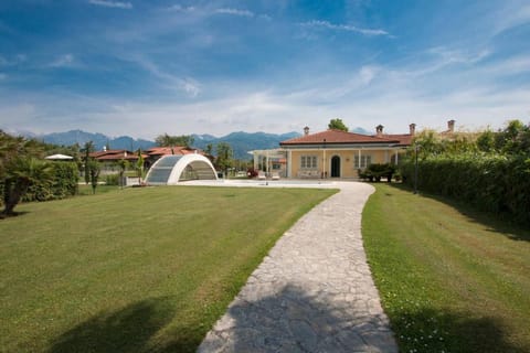 Luxury Villa with pool Chalet in Pietrasanta