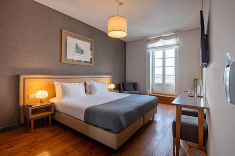 Santa Catarina FLH Suites Bed and Breakfast in Porto
