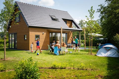 Property building, Day, People, Garden, Garden view, children, group of guests