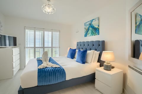 LUXURY BEACHFRONT OUTSTANDING 2 bedroom APARTMENT Condo in Eastbourne