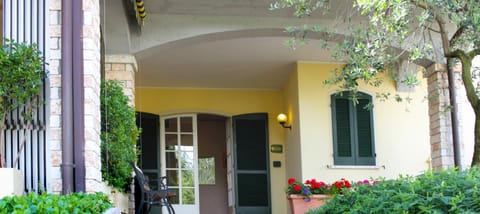 Facade/entrance, Day