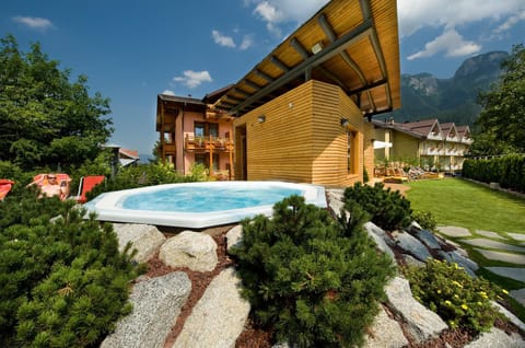 Property building, Day, Hot Tub