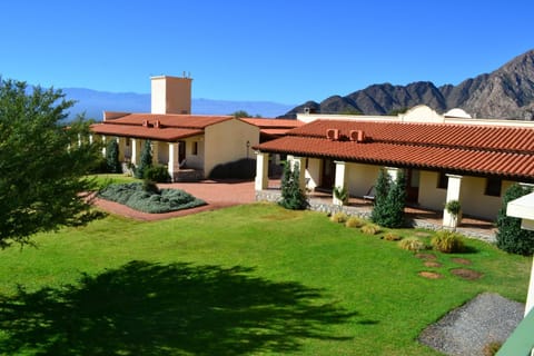 Property building, Facade/entrance, Natural landscape, Garden, Balcony/Terrace