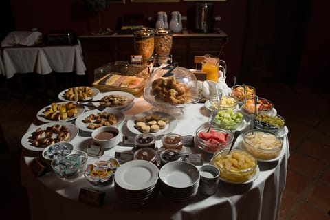 Food and drinks, Breakfast, Continental breakfast