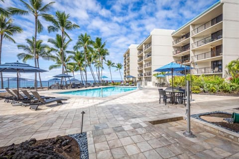 Property building, Day, View (from property/room), Balcony/Terrace, Pool view, Sea view, Swimming pool