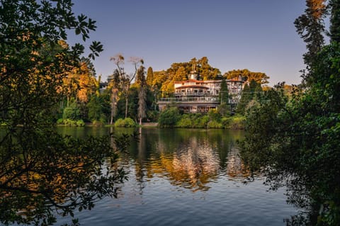 Property building, Lake view, Location